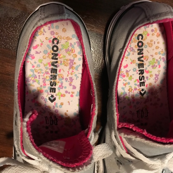 Girls converse size 2. Great condition! - Picture 2 of 4